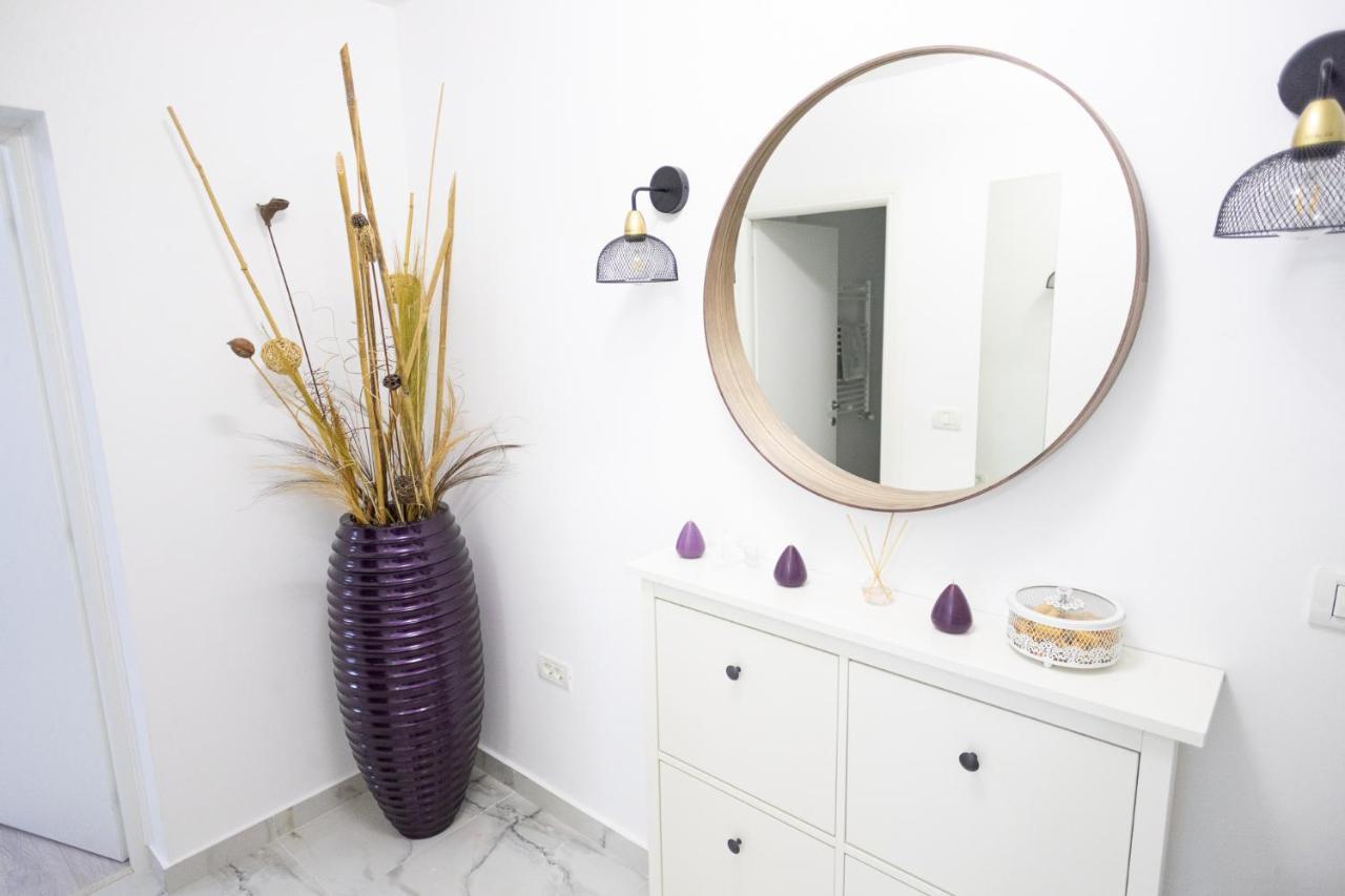 Apartment White *